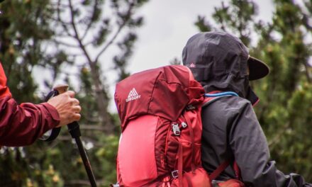 Jak se správně obléct na zimní turistiku, abyste neprochladli ani se nezpotili